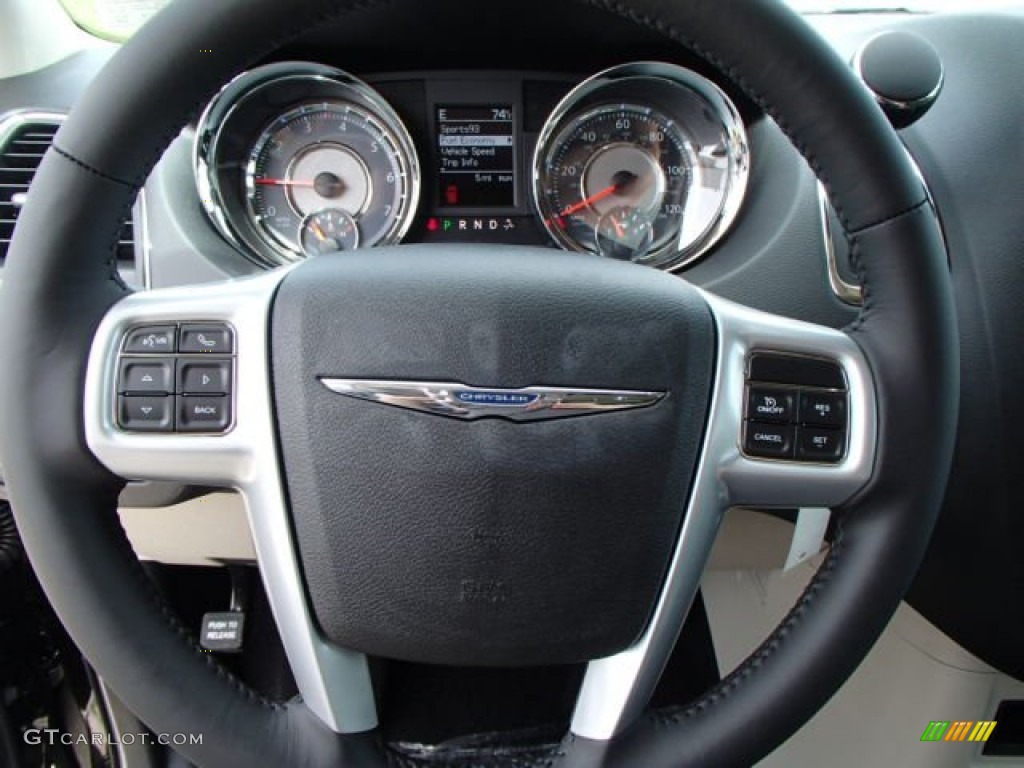 2013 Town & Country Touring - Brilliant Black Crystal Pearl / Black/Light Graystone photo #19