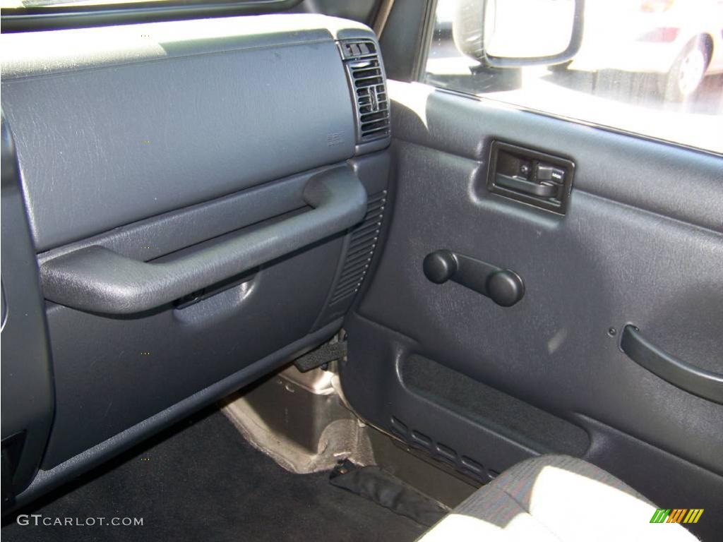 2004 Wrangler Sport 4x4 - Light Khaki Metallic / Dark Slate Gray photo #20