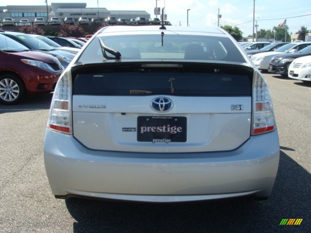 2010 Prius Hybrid III - Classic Silver Metallic / Dark Gray photo #5