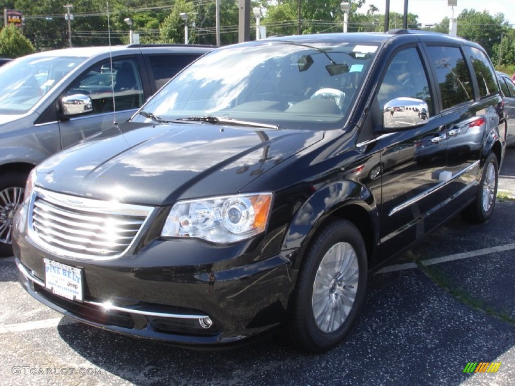 2013 Town & Country Limited - Brilliant Black Crystal Pearl / Dark Frost Beige/Medium Frost Beige photo #1