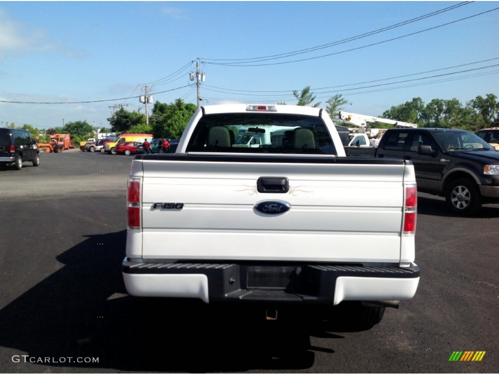 2010 F150 STX SuperCab 4x4 - Oxford White / Medium Stone photo #4