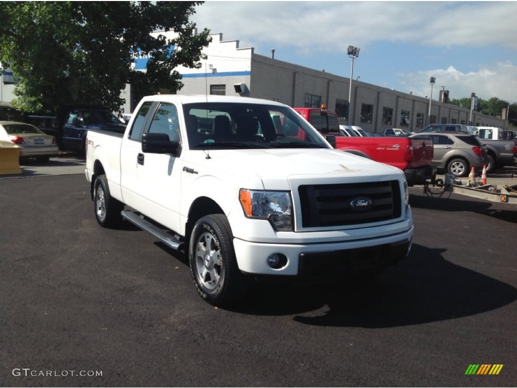 2010 F150 STX SuperCab 4x4 - Oxford White / Medium Stone photo #7