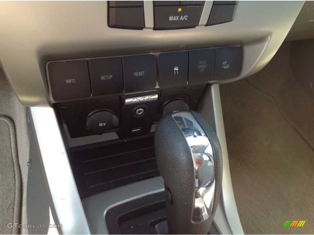 2011 Focus SEL Sedan - White Suede / Medium Stone photo #25