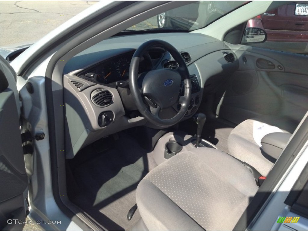 Medium Graphite Interior 2004 Ford Focus ZTW Wagon Photo #83120809