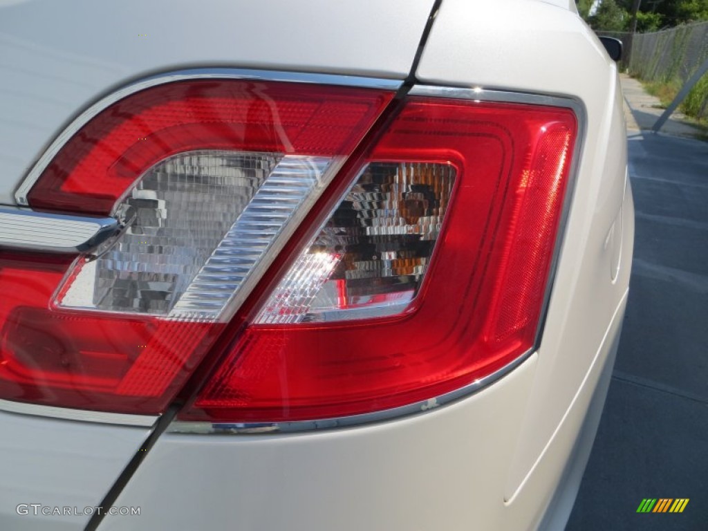 2010 Taurus Limited - White Platinum Metallic Tri-Coat / Light Stone photo #17
