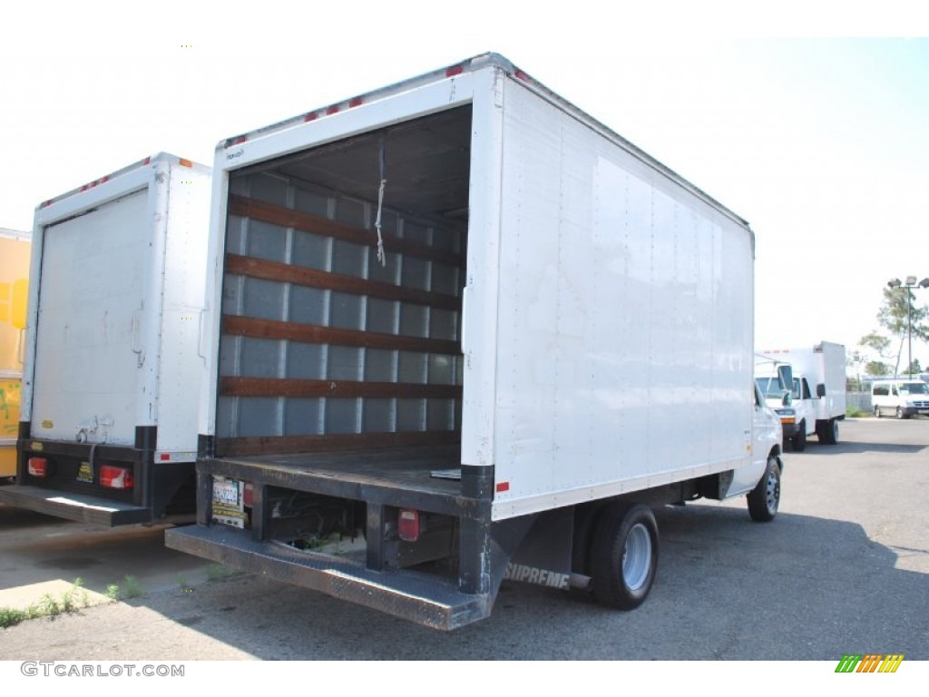 Oxford White 2000 Ford E Series Cutaway E350 Commercial Van Exterior Photo #83128911