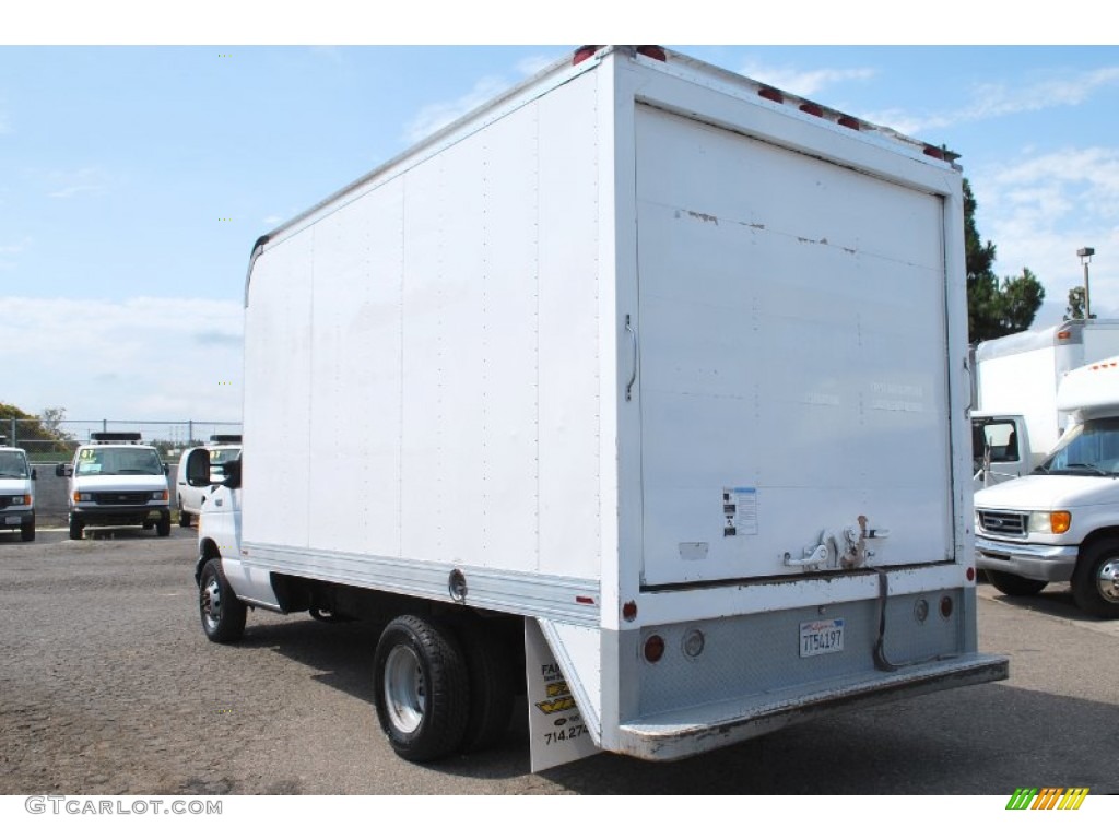 Oxford White 2005 Ford E Series Cutaway E450 Commercial Moving Truck Exterior Photo #83129496