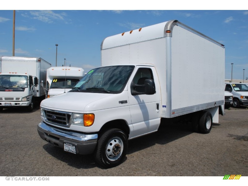 Oxford White 2005 Ford E Series Cutaway E450 Commercial Moving Truck Exterior Photo #83129544