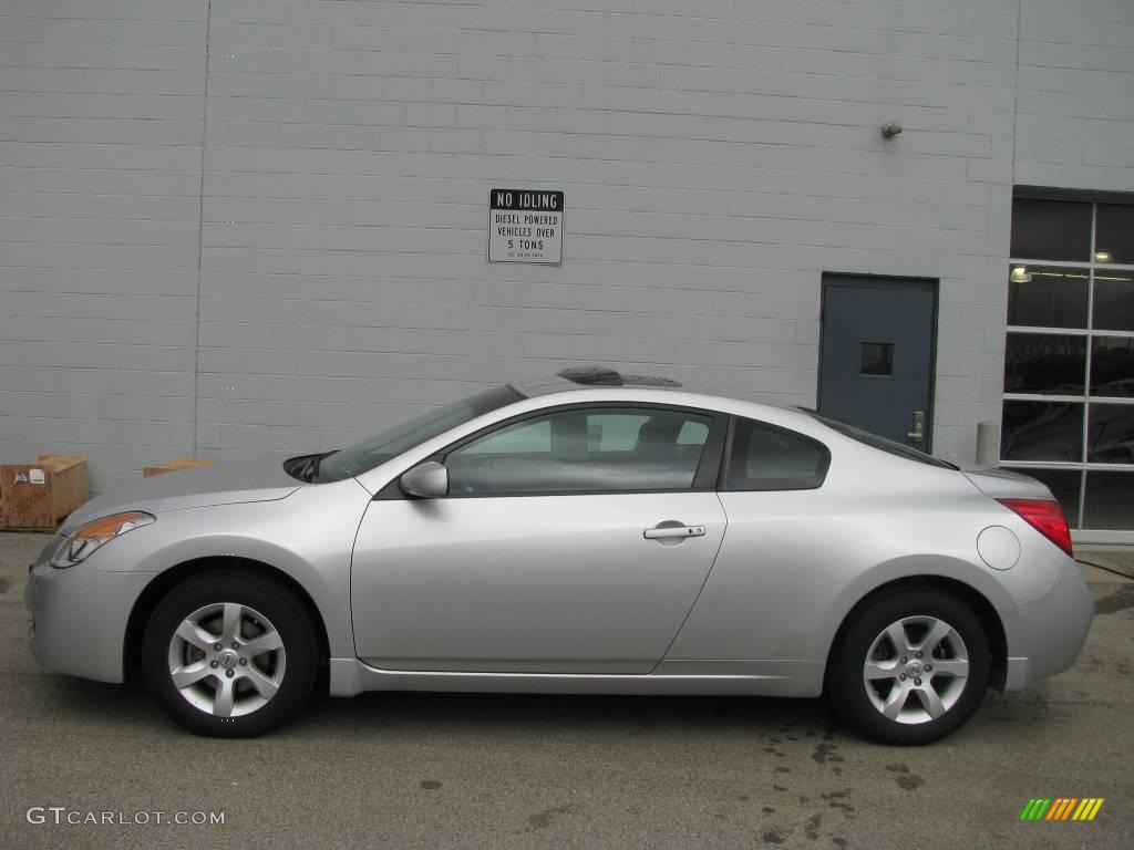 2008 Altima 2.5 S Coupe - Radiant Silver Metallic / Charcoal photo #2