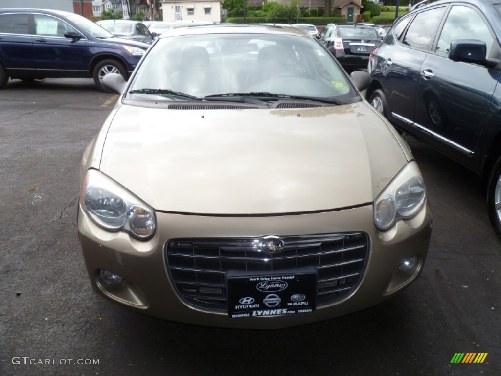 2004 Sebring LXi Sedan - Light Almond Pearl Metallic / Taupe photo #2