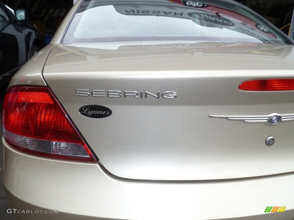 2004 Sebring LXi Sedan - Light Almond Pearl Metallic / Taupe photo #7