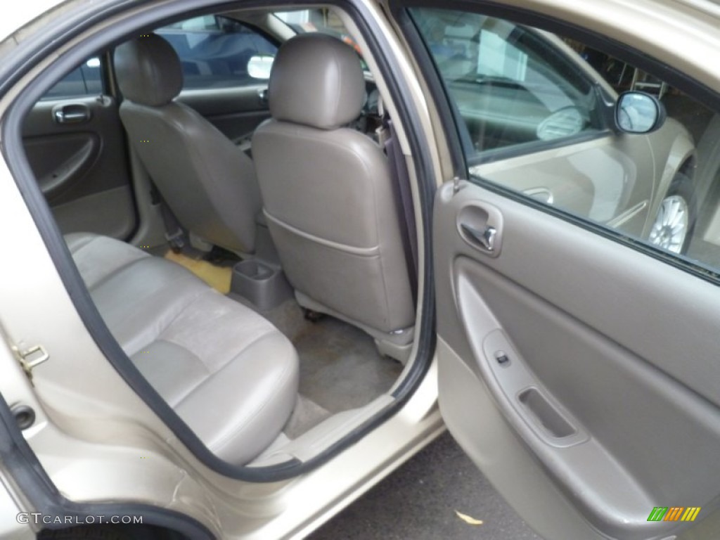 2004 Sebring LXi Sedan - Light Almond Pearl Metallic / Taupe photo #12