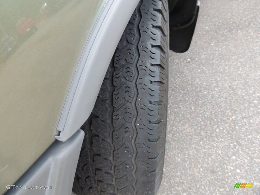 2003 Xterra XE V6 - Canteen Green Metallic / Charcoal photo #17