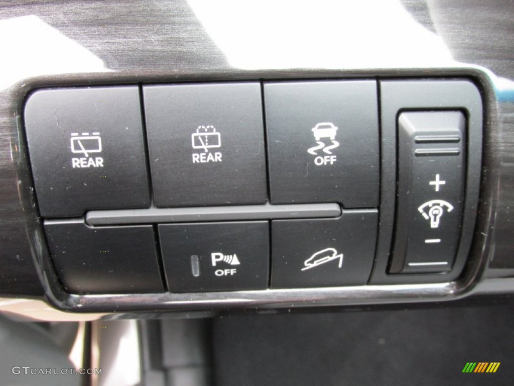 2011 Kia Sorento LX Controls Photo #83134690