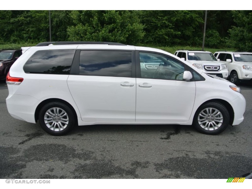 2011 Sienna XLE - Super White / Bisque photo #3