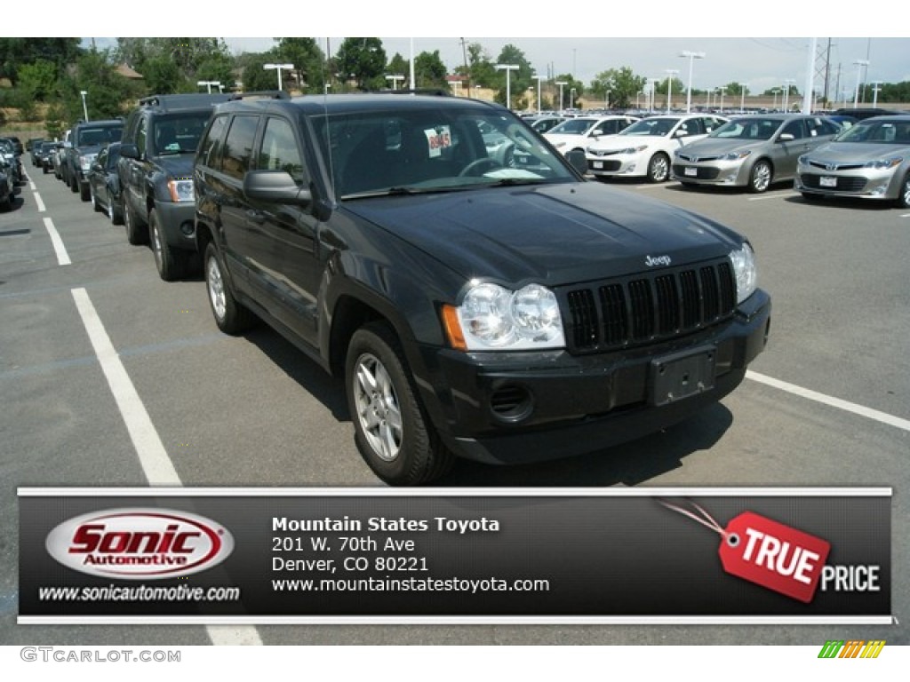 2005 Grand Cherokee Laredo 4x4 - Brilliant Black Crystal Pearl / Medium Slate Gray photo #1