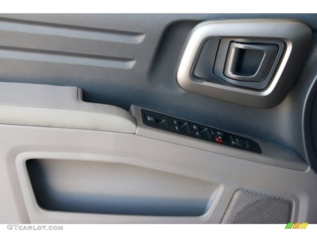 2013 Honda Ridgeline RTS Controls Photo #83145127