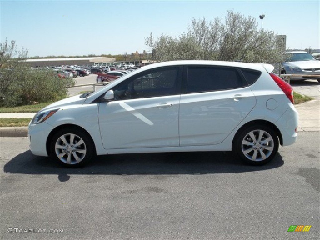 2012 Accent SE 5 Door - Century White / Gray photo #1