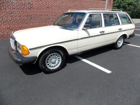 1981 Mercedes-Benz E Class 300 TD Wagon Data, Info and Specs