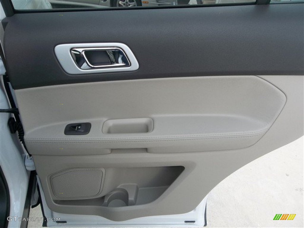 2014 Explorer XLT - White Platinum / Medium Light Stone photo #9