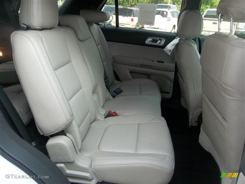2014 Explorer XLT - White Platinum / Medium Light Stone photo #10