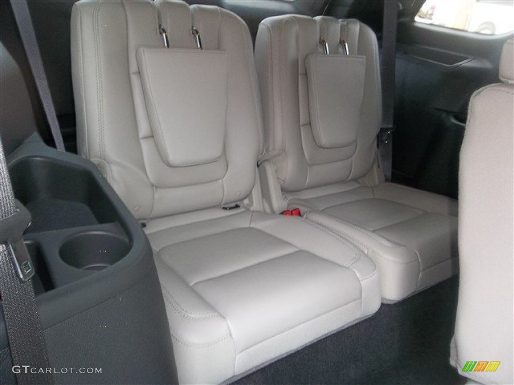 2014 Explorer XLT - White Platinum / Medium Light Stone photo #11