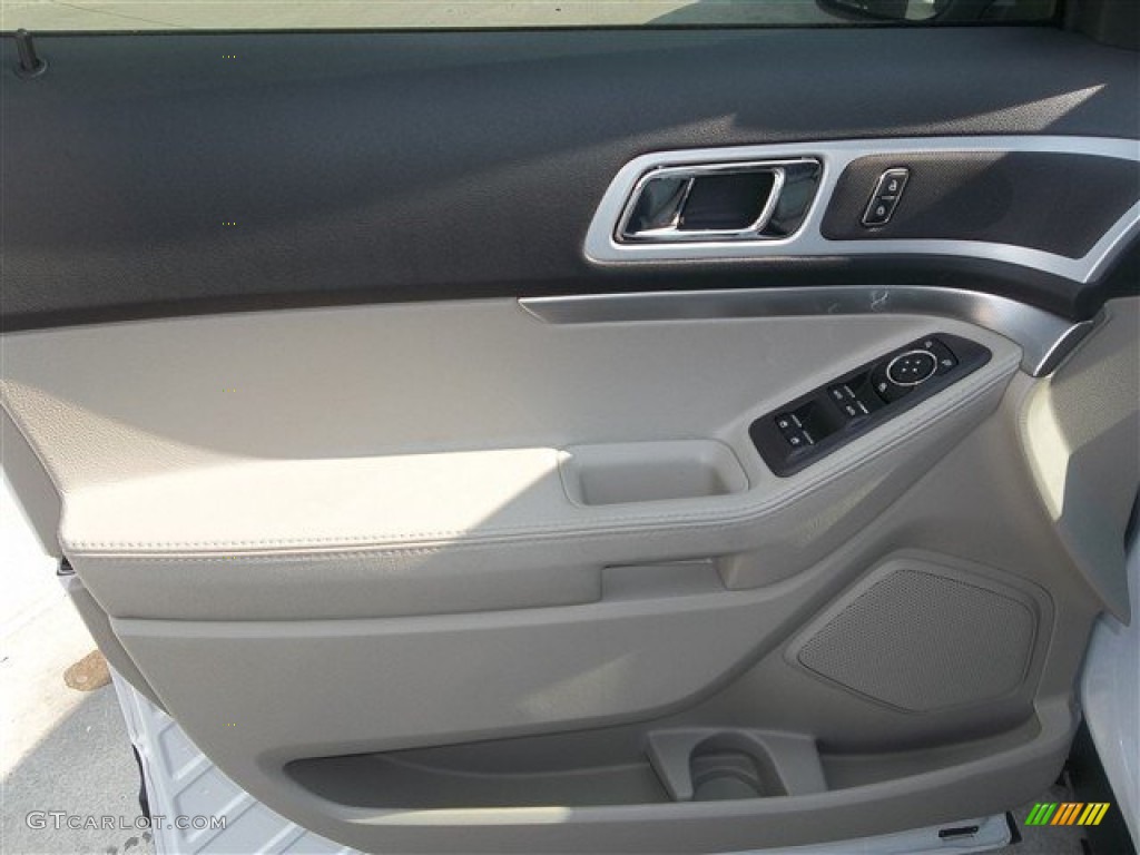 2014 Explorer XLT - White Platinum / Medium Light Stone photo #17