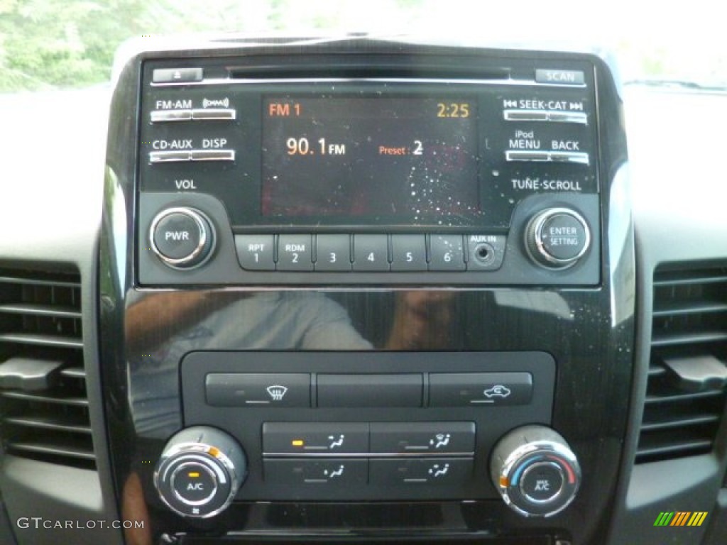 2013 Nissan Titan SV King Cab 4x4 Controls Photo #83154940