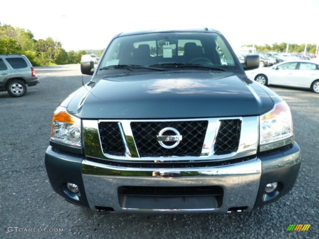 2013 Titan SV King Cab 4x4 - Graphite Blue / Charcoal photo #2