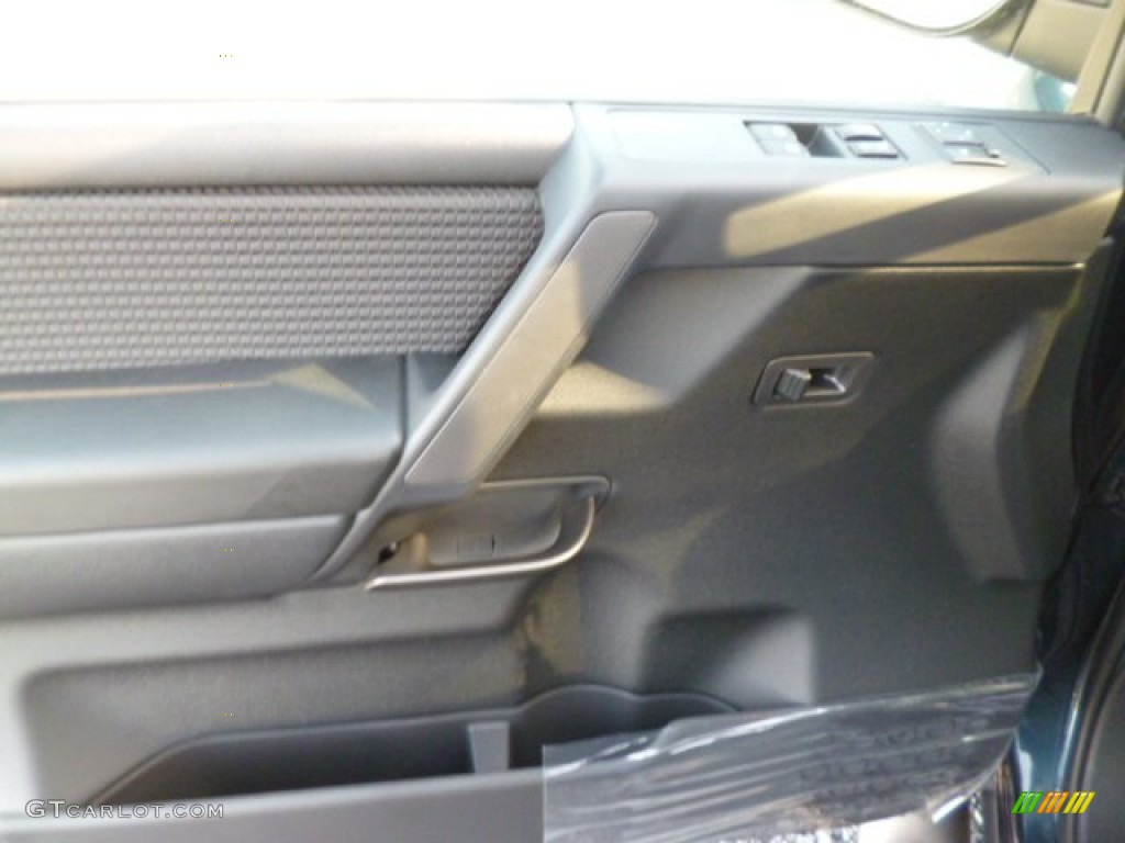 2013 Titan SV King Cab 4x4 - Graphite Blue / Charcoal photo #17