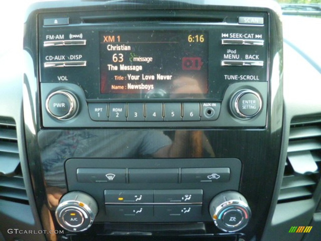 2013 Titan SV King Cab 4x4 - Graphite Blue / Charcoal photo #19