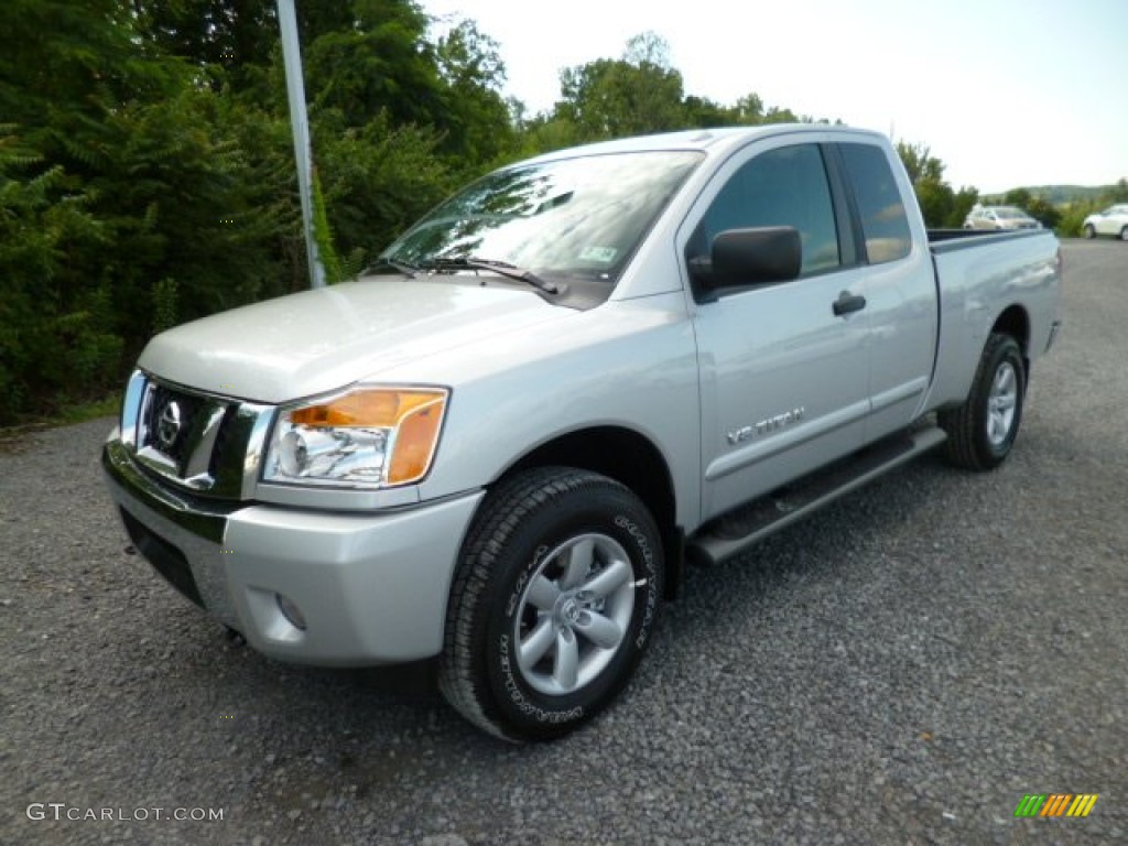 2013 Titan SV King Cab 4x4 - Brilliant Silver / Charcoal photo #3