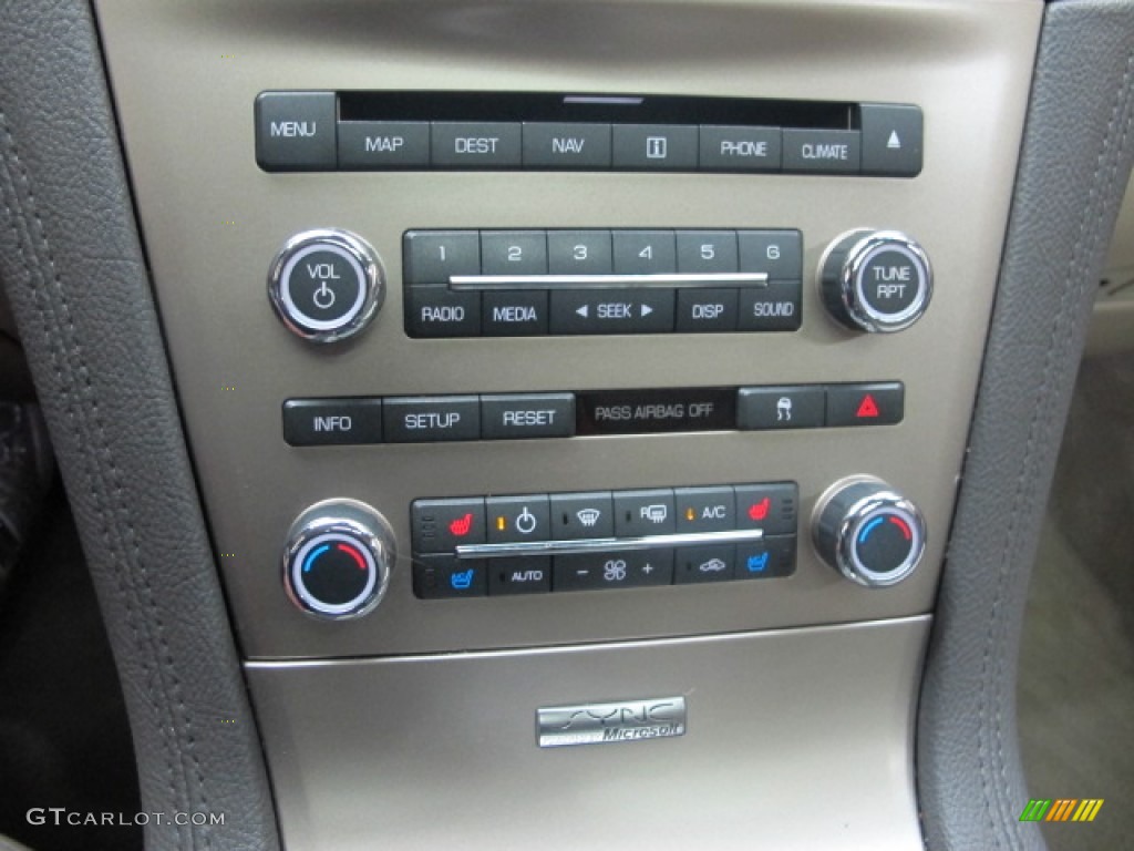 2011 Lincoln MKT AWD EcoBoost Controls Photo #83157424