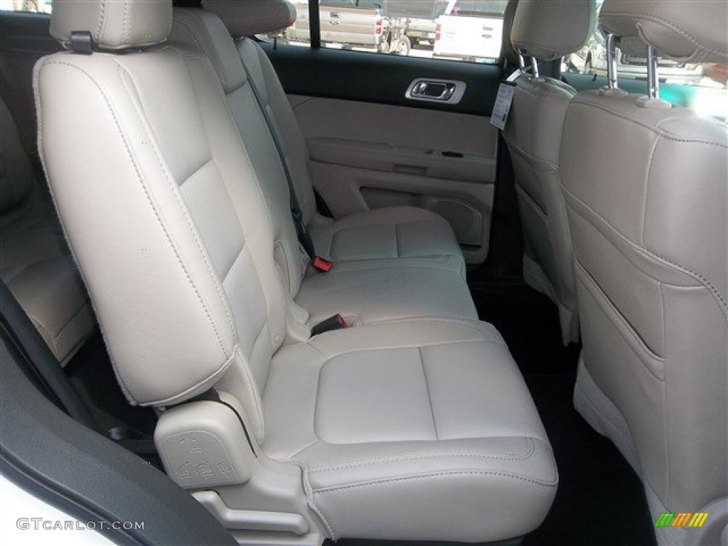2014 Ford Explorer XLT Rear Seat Photo #83162440