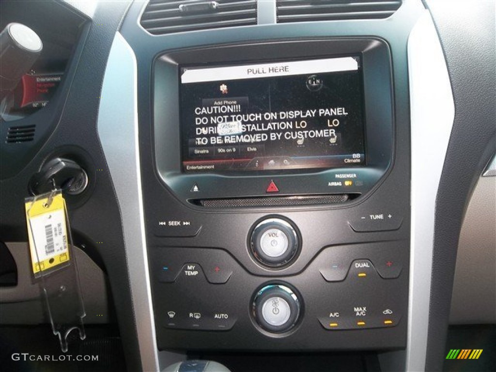 2014 Ford Explorer XLT Controls Photo #83162652
