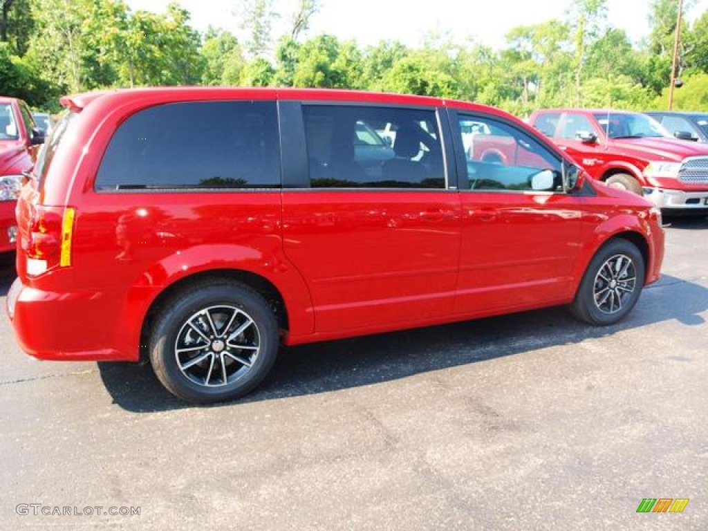 2013 Grand Caravan SXT Blacktop - Redline 2 Coat Pearl / Black photo #3