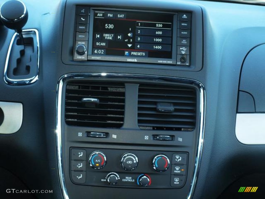2013 Dodge Grand Caravan SXT Blacktop Controls Photo #83163007