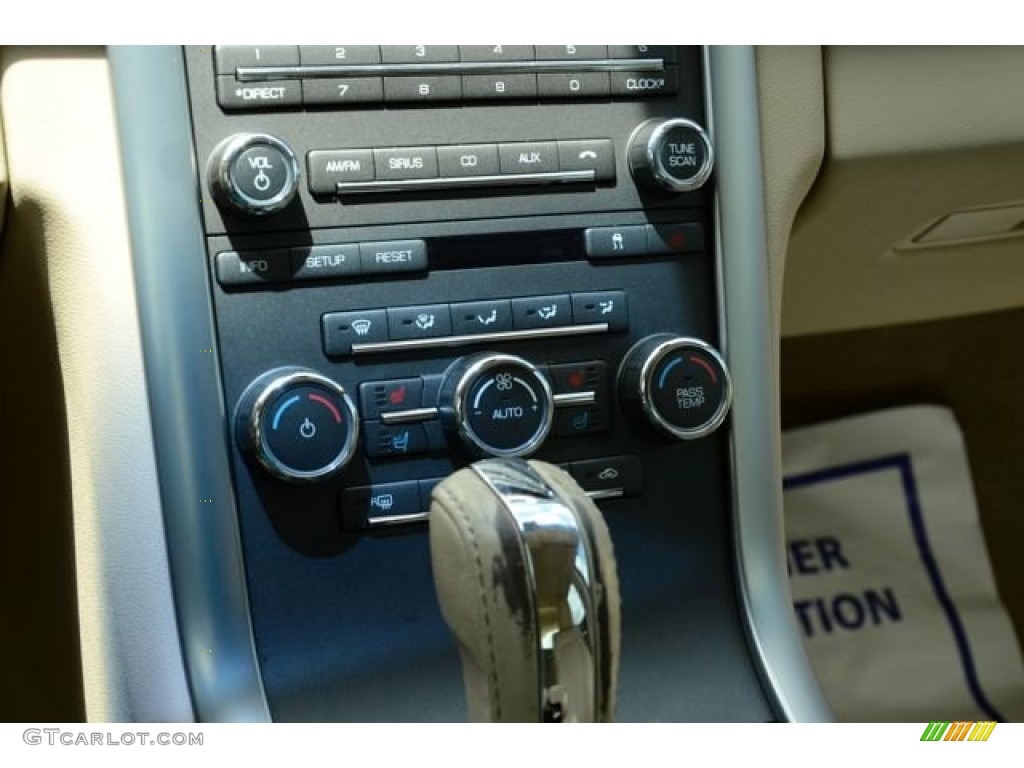 2009 Lincoln MKS Sedan Controls Photos