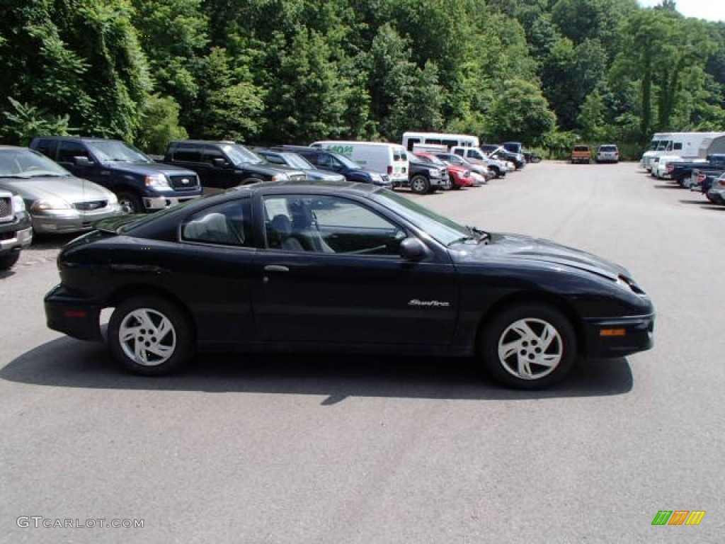 2002 Sunfire SE Coupe - Black / Graphite photo #1