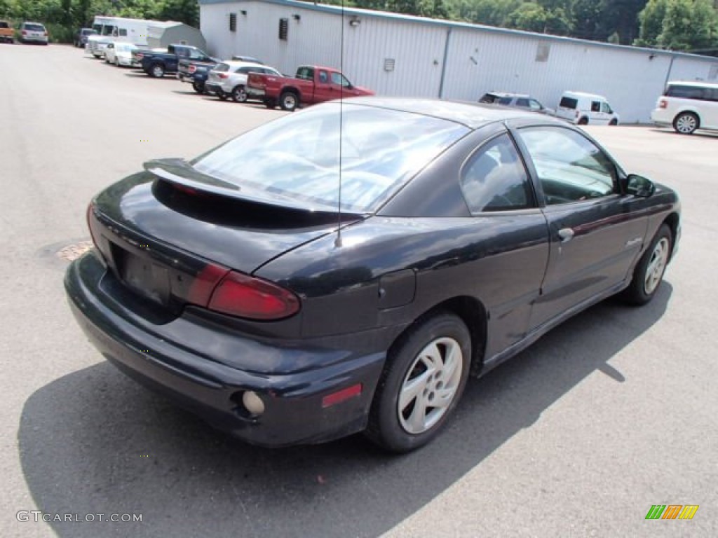 2002 Sunfire SE Coupe - Black / Graphite photo #8