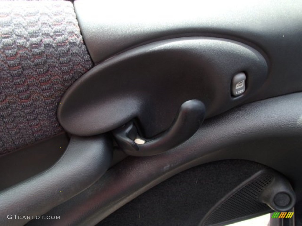 2002 Sunfire SE Coupe - Black / Graphite photo #13