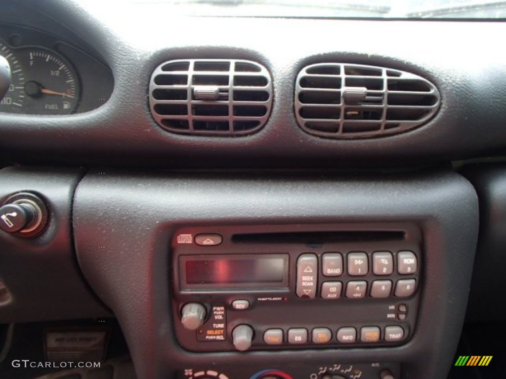 2002 Sunfire SE Coupe - Black / Graphite photo #15