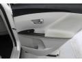 Blizzard White Pearl - Venza V6 Photo No. 36