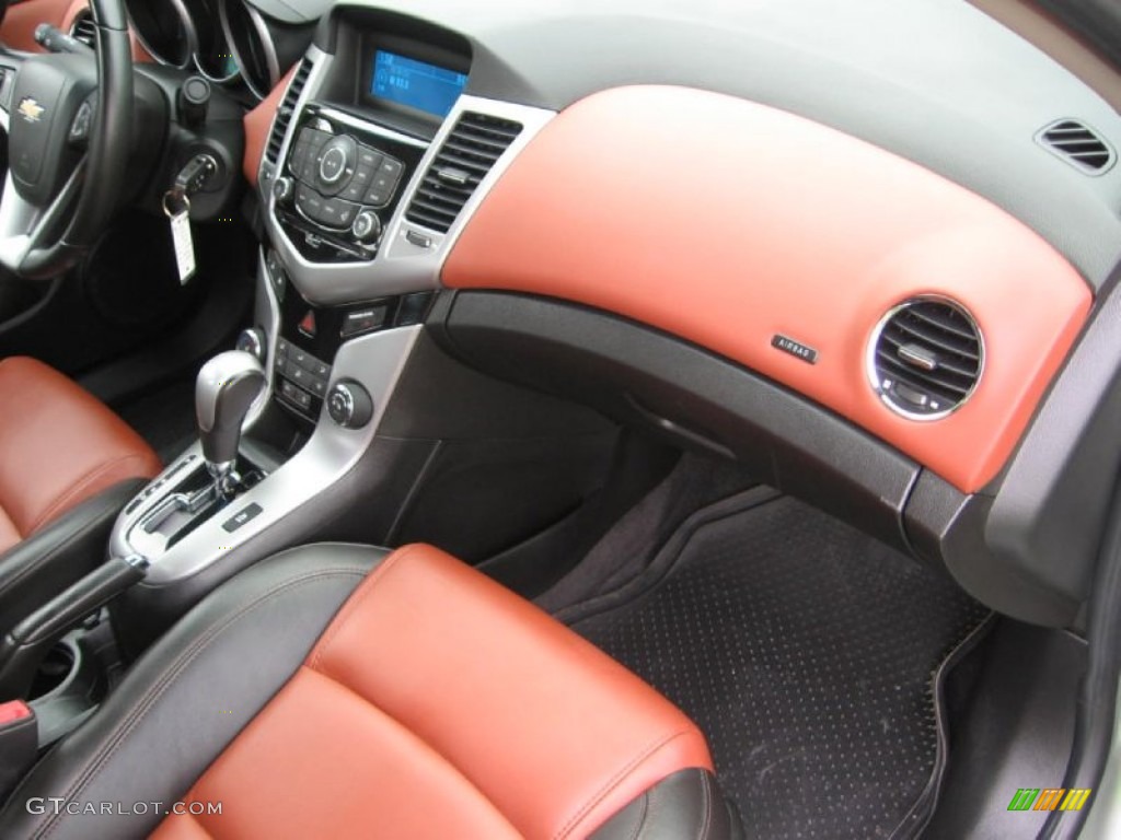 2012 Chevrolet Cruze LT Dashboard Photos