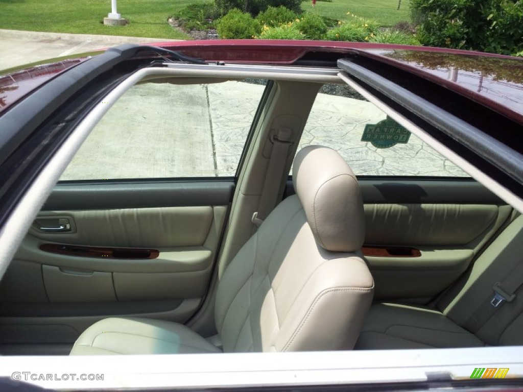 2002 Avalon XLS - Vintage Red Pearl / Taupe photo #37