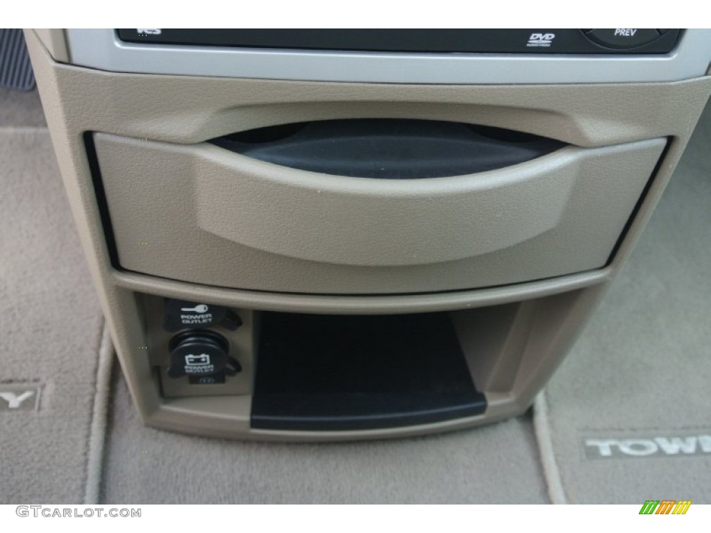 2010 Town & Country Limited - Stone White / Medium Pebble Beige/Cream photo #12