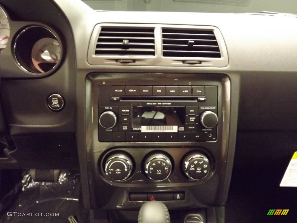 2013 Challenger SXT - Bright White / Dark Slate Gray photo #10
