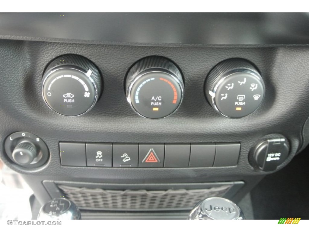 2013 Wrangler Sport 4x4 - Dune Beige / Black photo #10