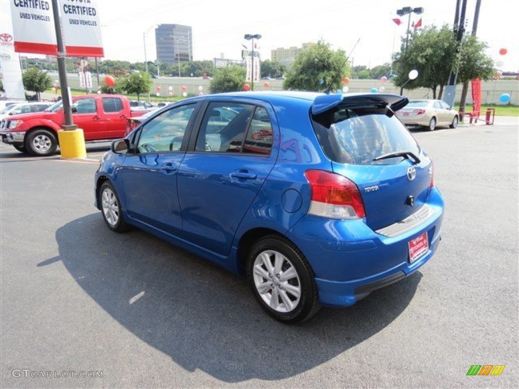 2009 Yaris 5 Door Liftback - Blazing Blue Pearl / Dark Charcoal photo #5