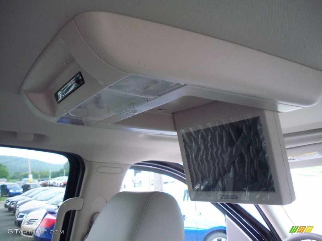 2013 Chevrolet Suburban 2500 LT 4x4 Entertainment System Photos